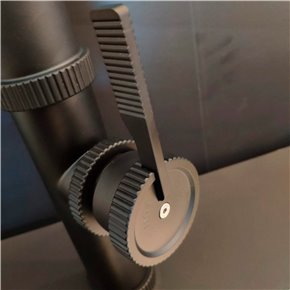 grifo de cocina con diseño industrial RAW en negro