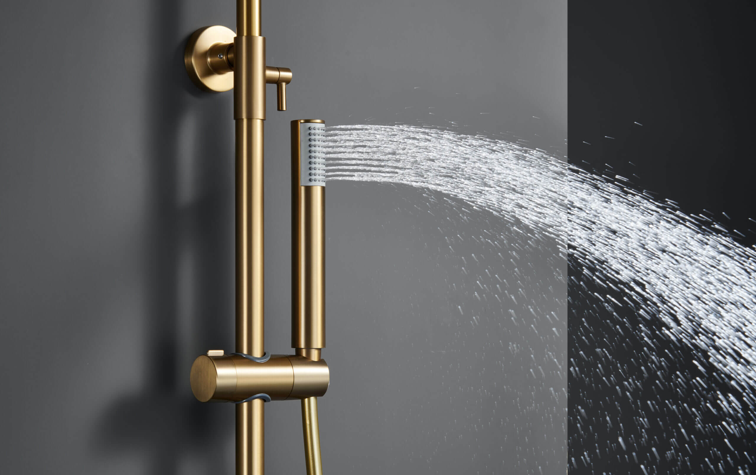 columna ducha oro cepillado PVD MONZA de imex con rociador redondo dorado