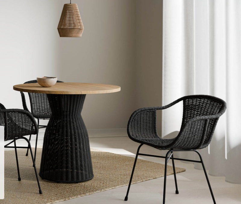 mesa ratan redonda negro madera CHIARA con sillas y lampara