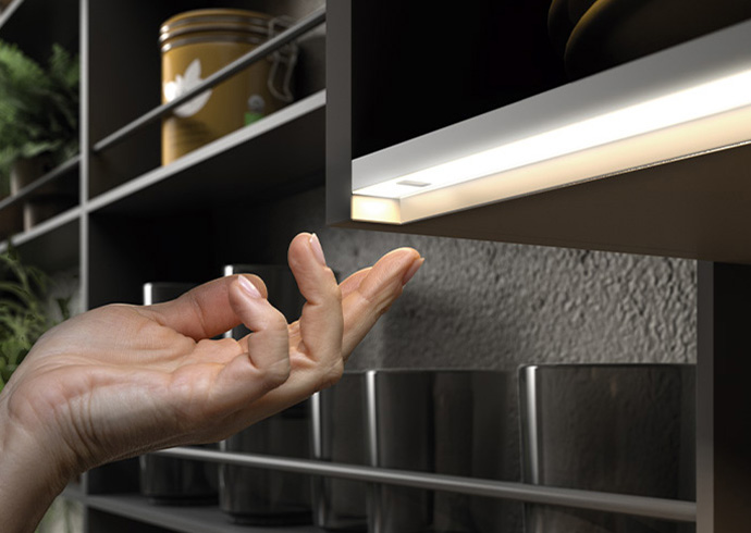 tirador gola oculto para mueble alto de cocina con luz LED iluminacion integrada